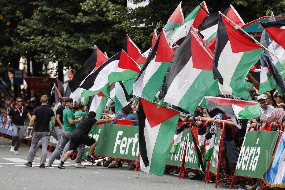 Protestos pró-Palestina interrompem etapa da Volta a Espanha em Bilbau