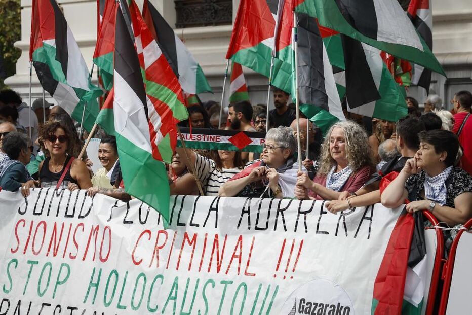 Protestos pró-Palestina interrompem etapa da Volta a Espanha em Bilbau