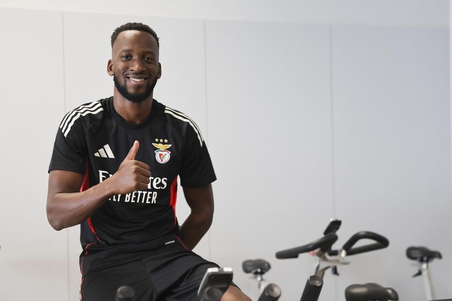 Lukebakio tem uma lesão ligeira que não o impede de manter a forma física