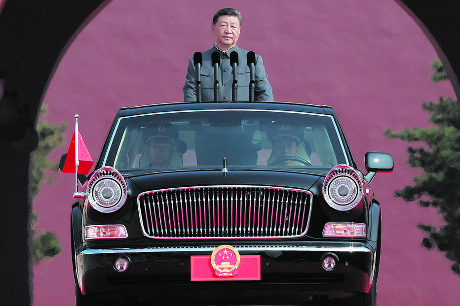 Presidente chinês abriu o desfile numa limusina preta clássica
