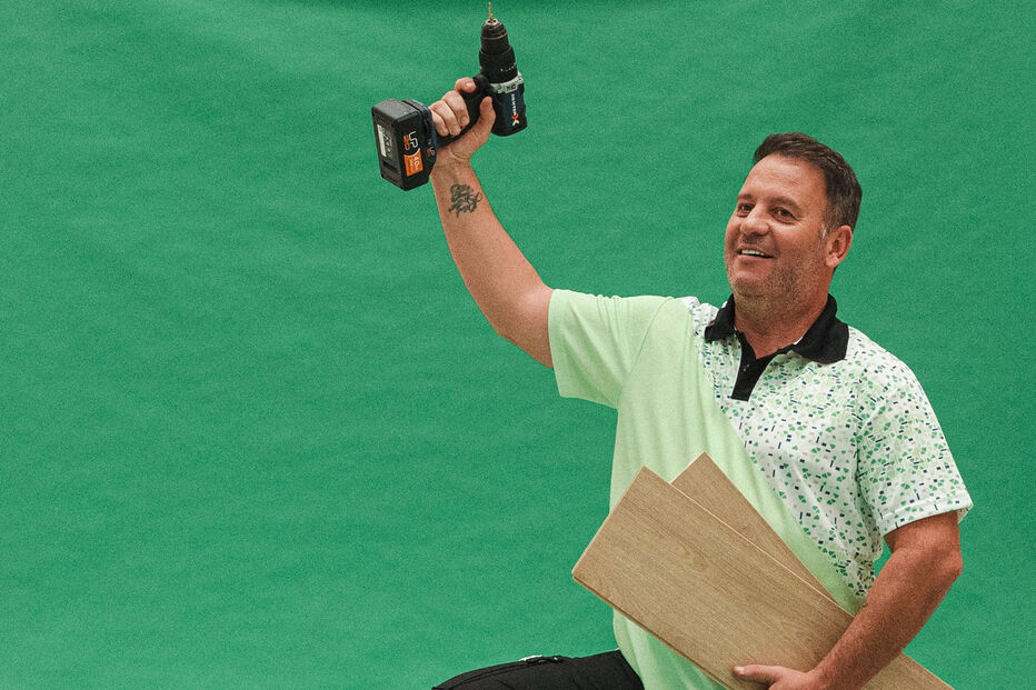 Cândido Costa mostra alguma das 15 marcas disponíveis na LEROY MERLIN