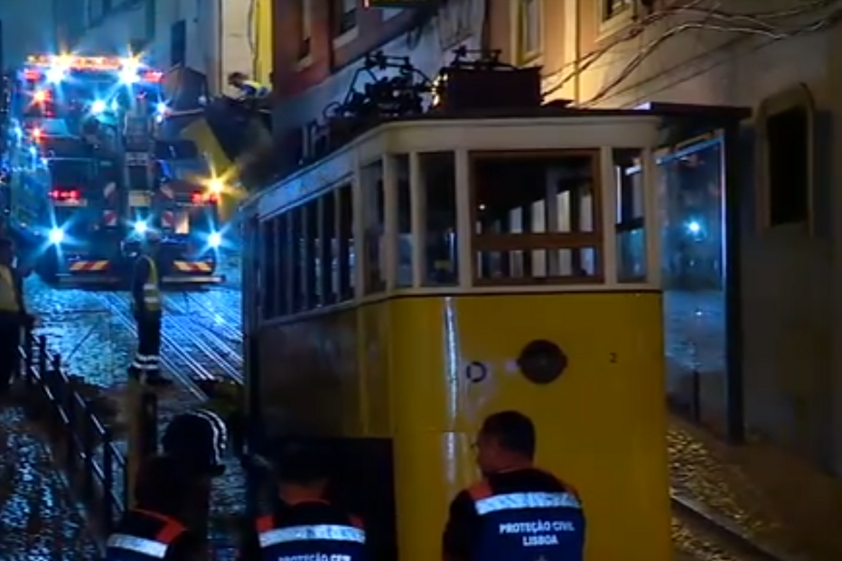 Remoção dos destroços do Elevador da Glória