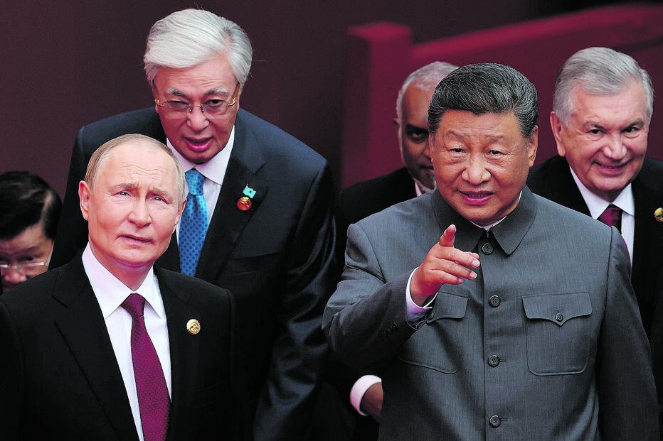 Microfone capta conversa entre Putin e Xi Jinping quando se dirigiam para o desfile dos 80 anos do fim da 2.ª Guerra Mundial