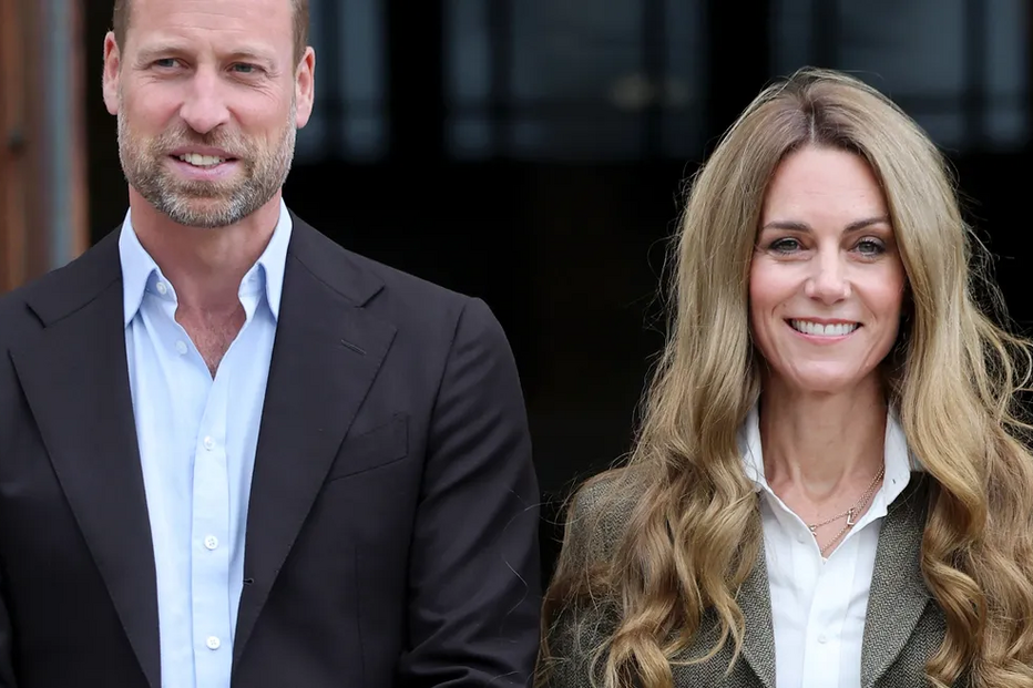 Kate Middleton surge com visual renovado no Museu de História Natural, em Londres
