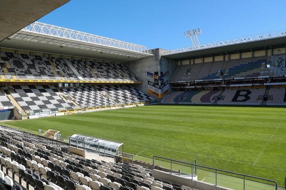 10. Estádio do Bessa XXI (Boavista) - 4 jogos, média: 3,73
