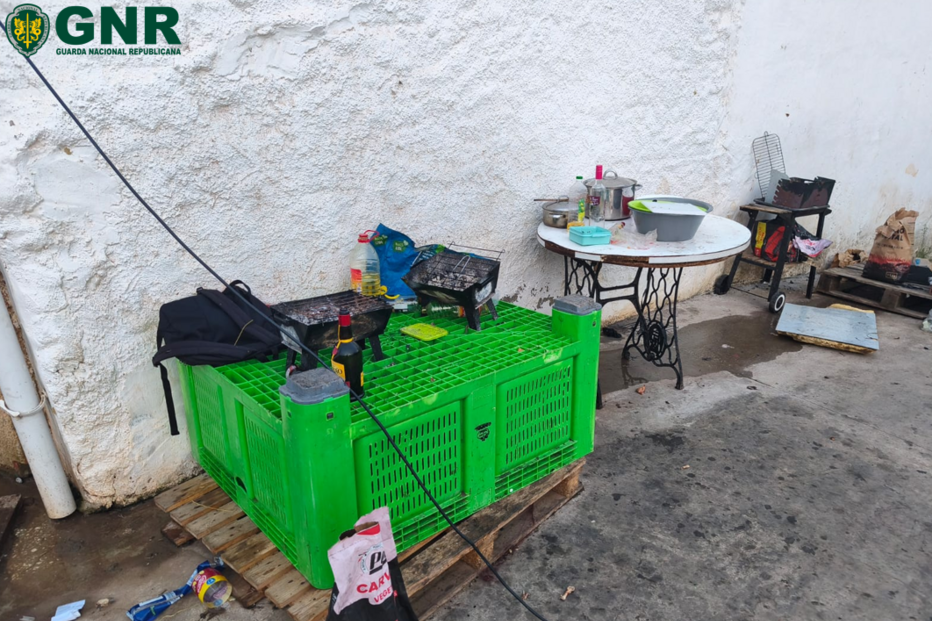 Imigrantes vivem em condições precárias no Cadaval