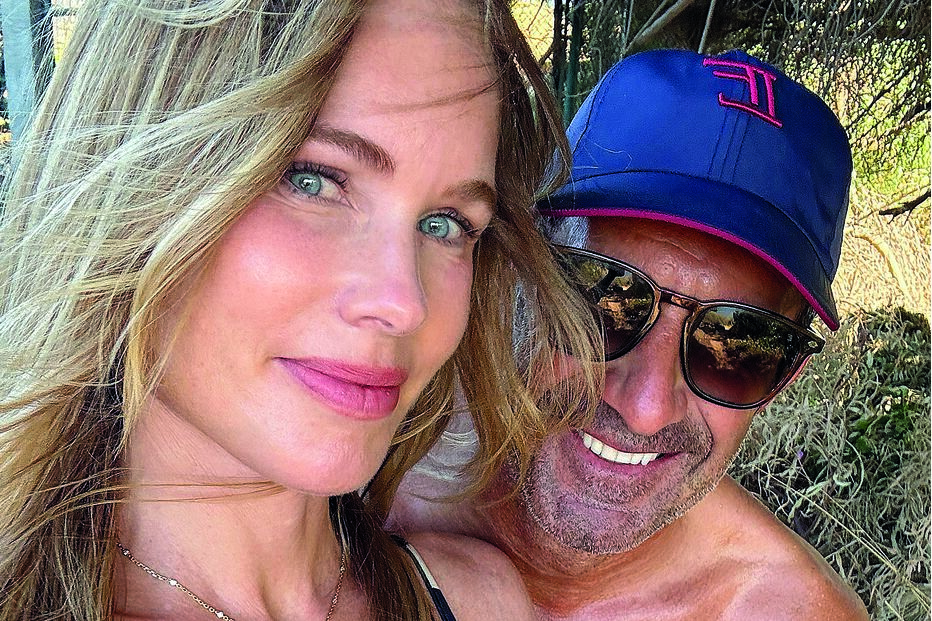 Figo e Helen Svedin, de 50 anos, estiveram há semanas no Algarve e contrariaram os rumores de separação