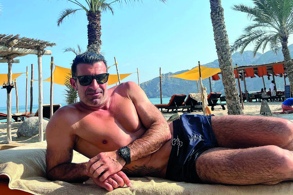 Aos 52 anos, Luís Figo continua em excelente forma física. O antigo craque da seleção portuguesa é muito criterioso no que mostra sobre a sua vida