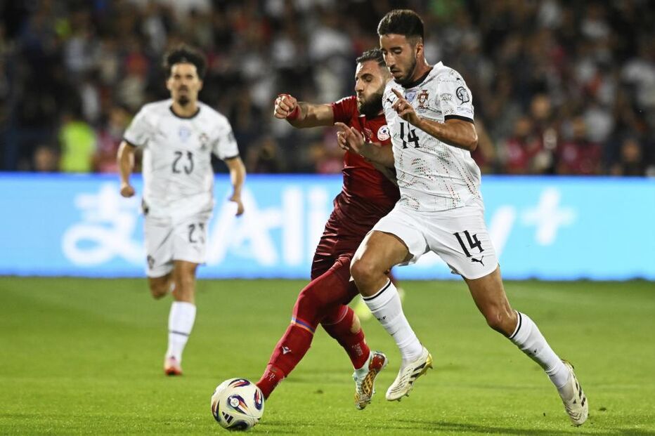 Jogo entre Arménia e Portugal, com Cristiano Ronaldo e João Félix em campo