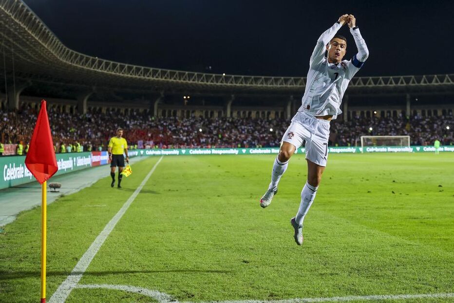 Cristiano Ronaldo joga por Portugal contra a Arménia no jogo de qualificação para o Mundial
