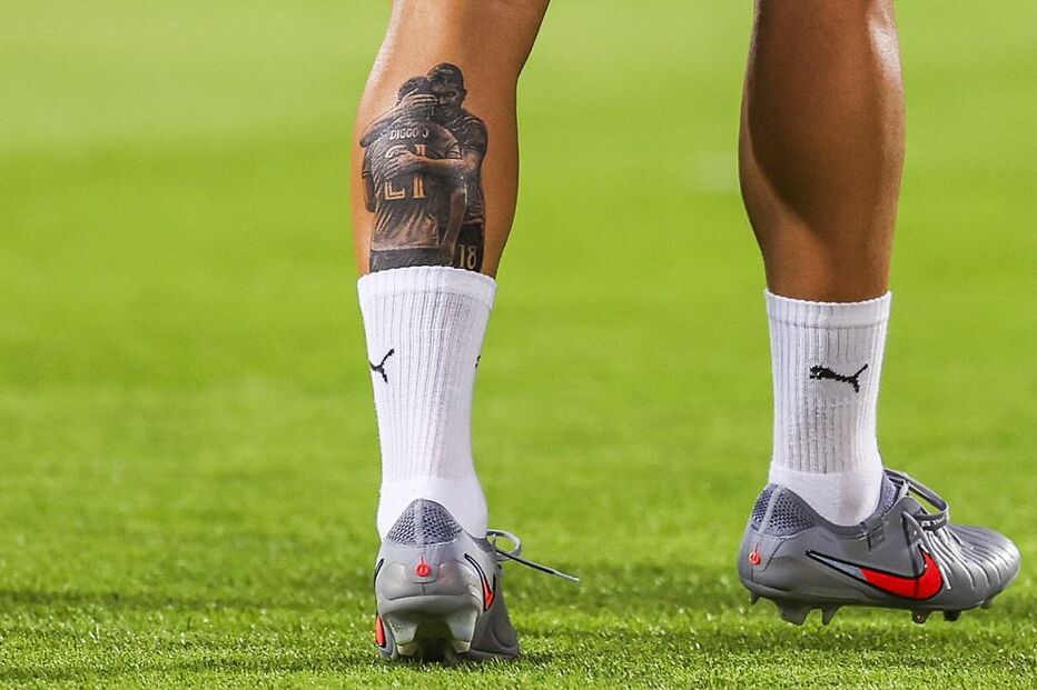Ronaldo marca na Arménia, em jogo com Portugal. Jogador tem tatuagem de Maradona