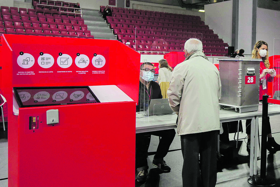 Sondagem: Benfiquistas dão presidência do clube a Noronha Lopes