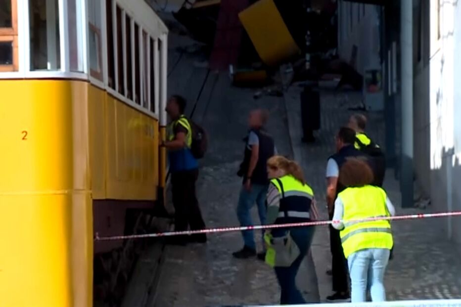 Cabo do Elevador da Glória cede no ponto de fixação