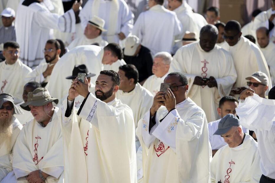 Missa de canonização de Carlo Acutis e Pier Giorgio Frassati na Praça de São Pedro, no Vaticano