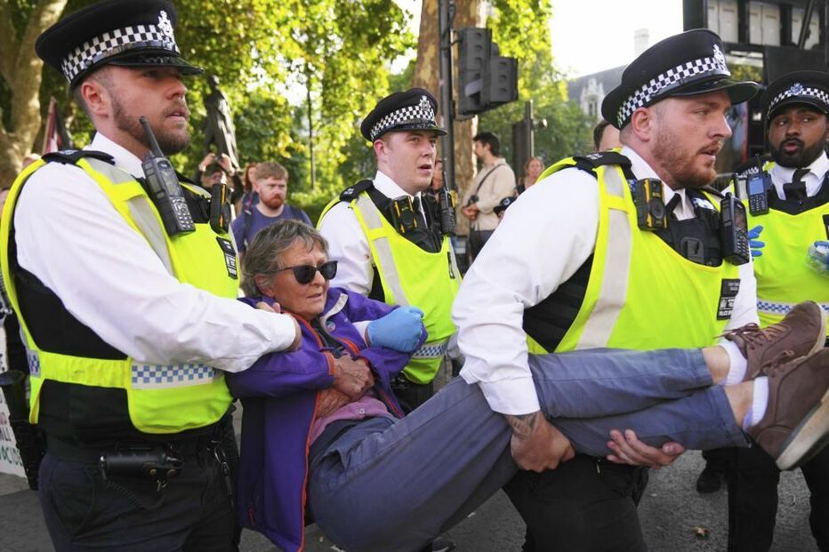 Polícia detém manifestantes em Londres num protesto de apoio à Ação Palestina