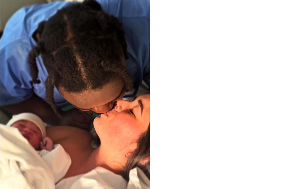 Ivandro é pai pela segunda vez e apresenta Melissa, a filha recém-nascida