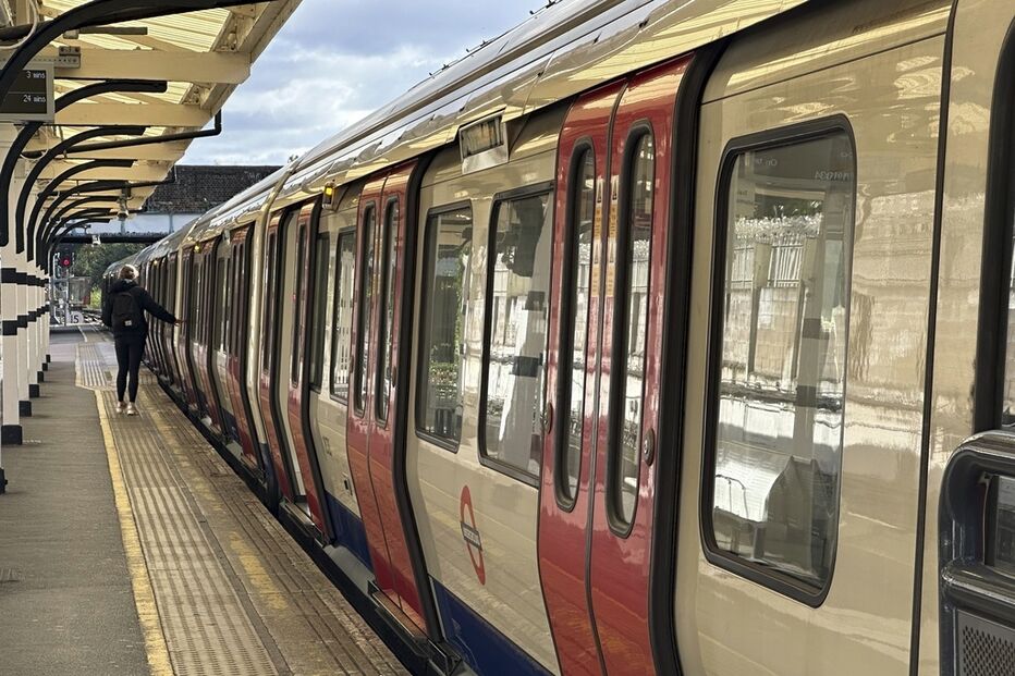 Greve no metro de Londres causa disrupção no transporte de milhões de pessoas