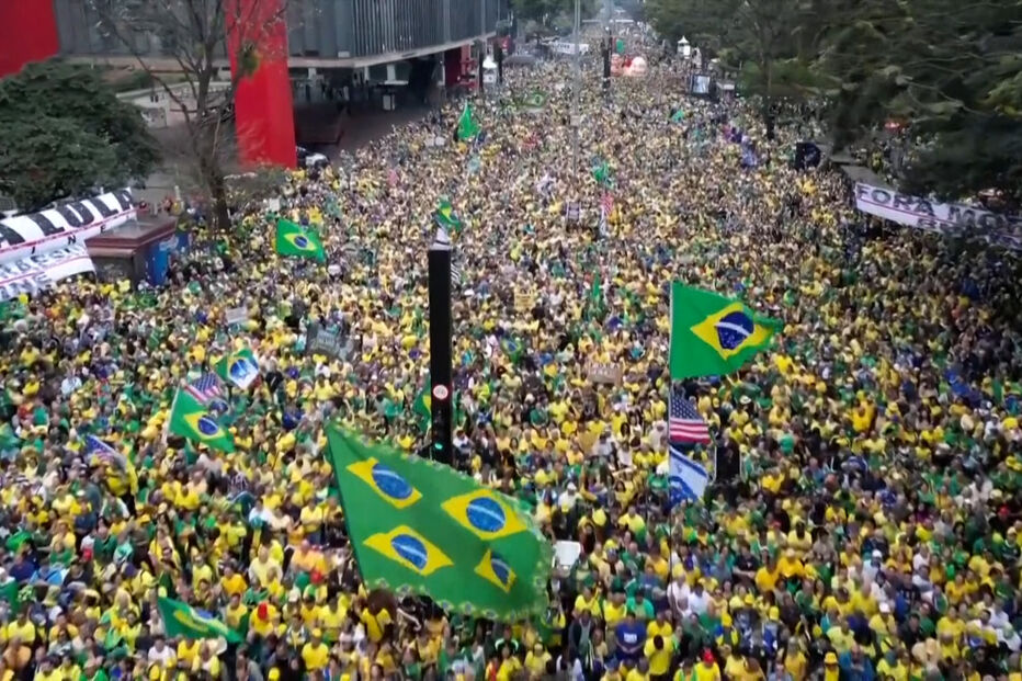 Apoiantes de Bolsonaro protestam contra o Supremo Tribunal Federal no Dia da Independência do Brasil