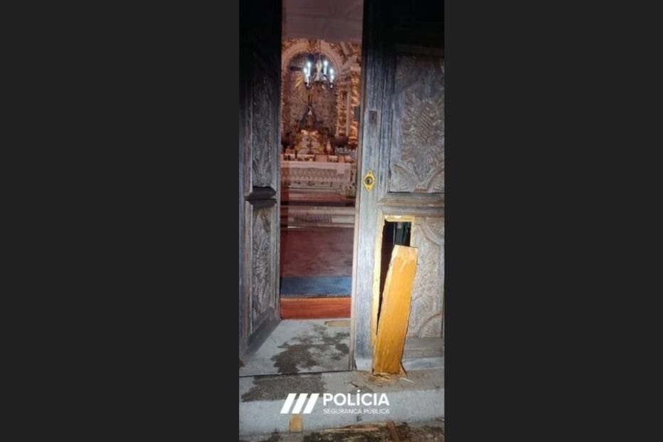 Porta de capela foi arrombada