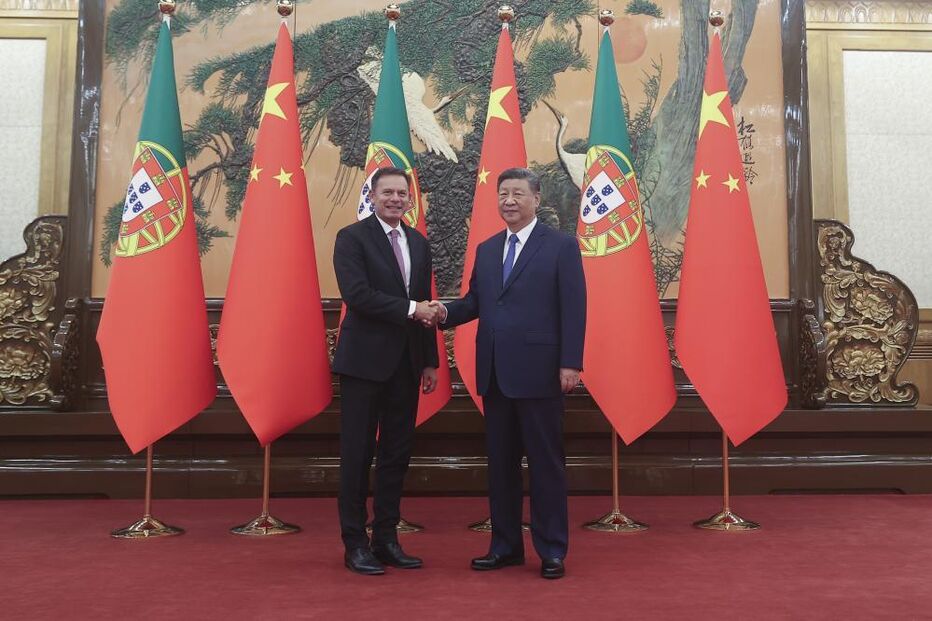 Primeiro-ministro, Luís Montenegro, durante o encontro, com o Presidente da República Popular da China, Xi Jinping 