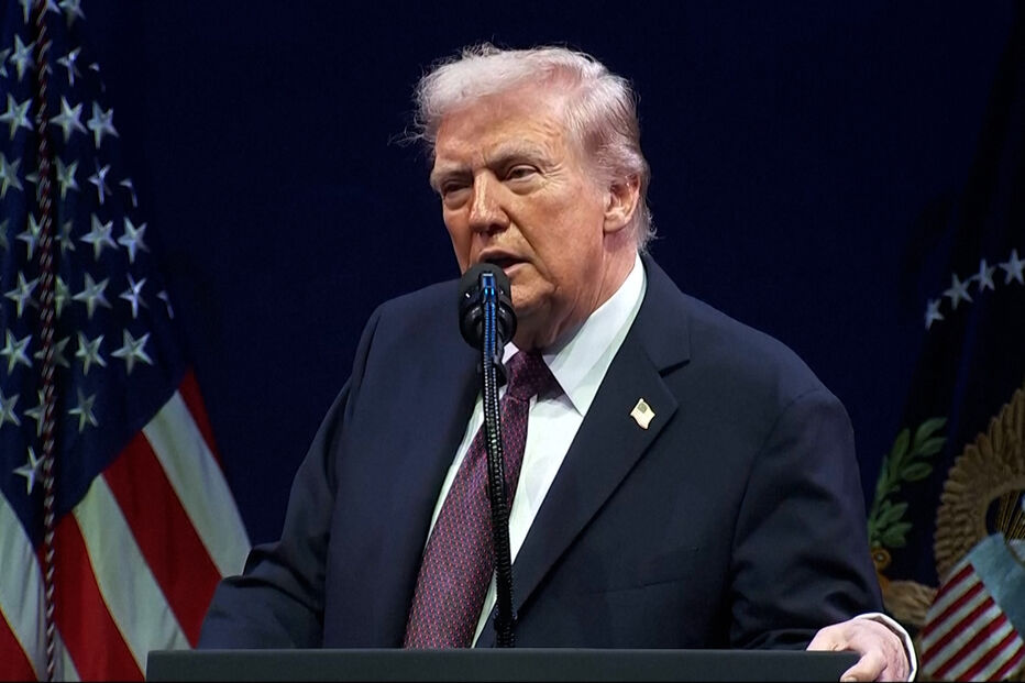 Trump fala sobre o envio de tropas para Chicago, num discurso