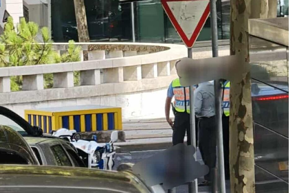 Motard da PSP ferido perto do Campus de Justiça em Lisboa. Agente hospitalizado após acidente com automóvel