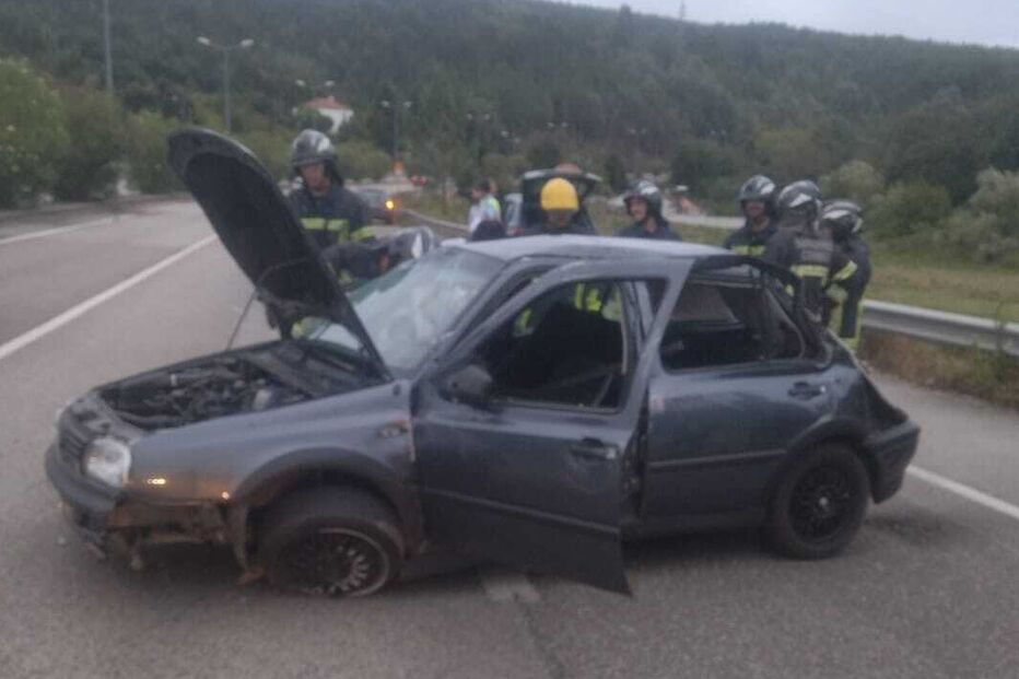 Colisão entre dois carros faz dois feridos em Coimbra 