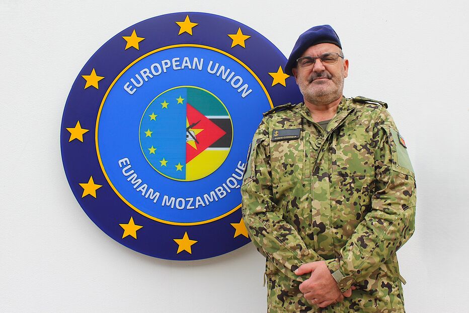 Comodoro português assume comando da missão europeia em Moçambique