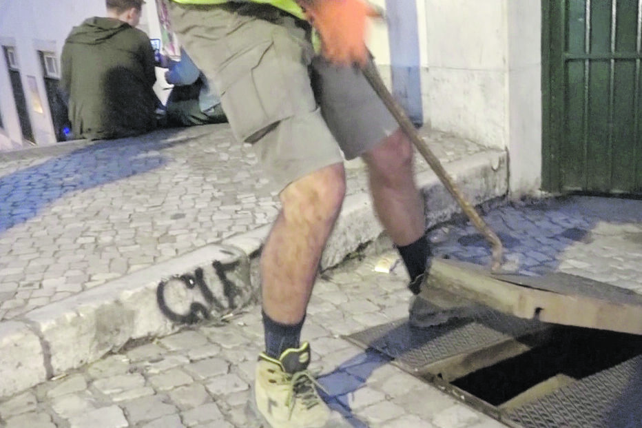 Acesso ao mecanismo do Elevador da Glória tem porta aberta