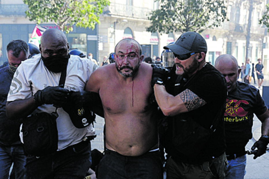 Mais de 500 detidos durante protestos violentos em França