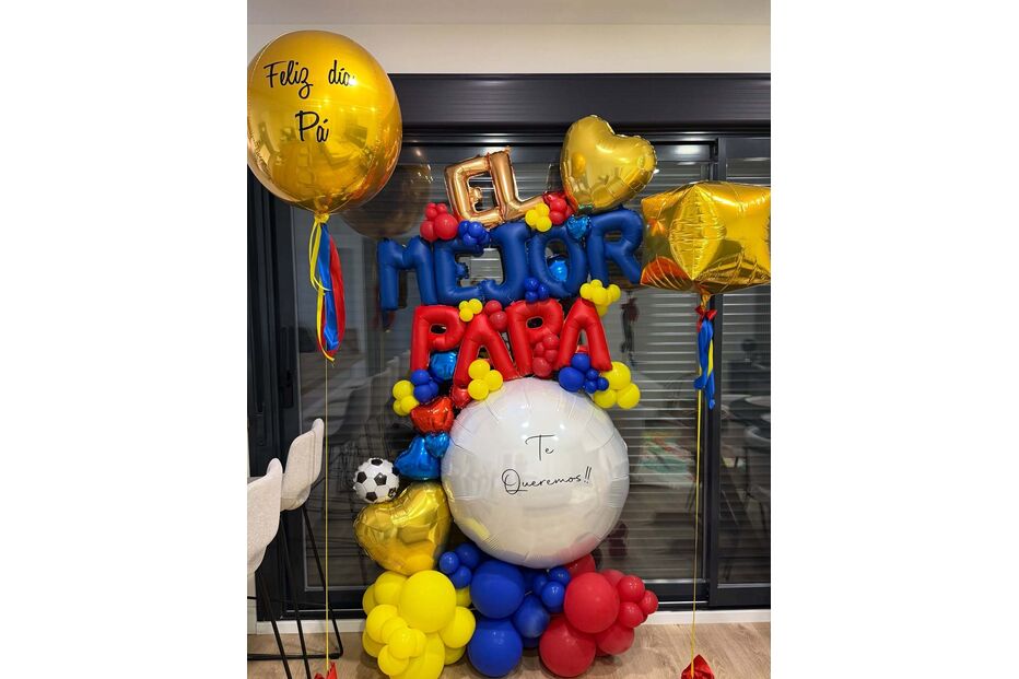 Celebração do Dia do Pai para Luis Suárez, após vitória da Colômbia frente à Venezuela.
