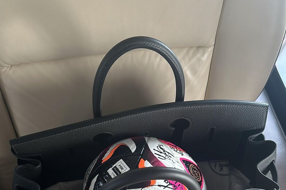 Após exibição, mulher de Luis Suarez declara apoio e orgulho pelo jogador e pai