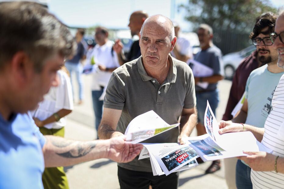 Paulo Raimundo acusa PS e PSD sobre responsabilidades na situação da Carris, em Lisboa