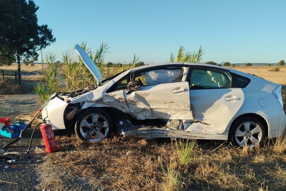 Colisão na EN 120-1, em Sines, causa ferimentos ligeiros em três pessoas