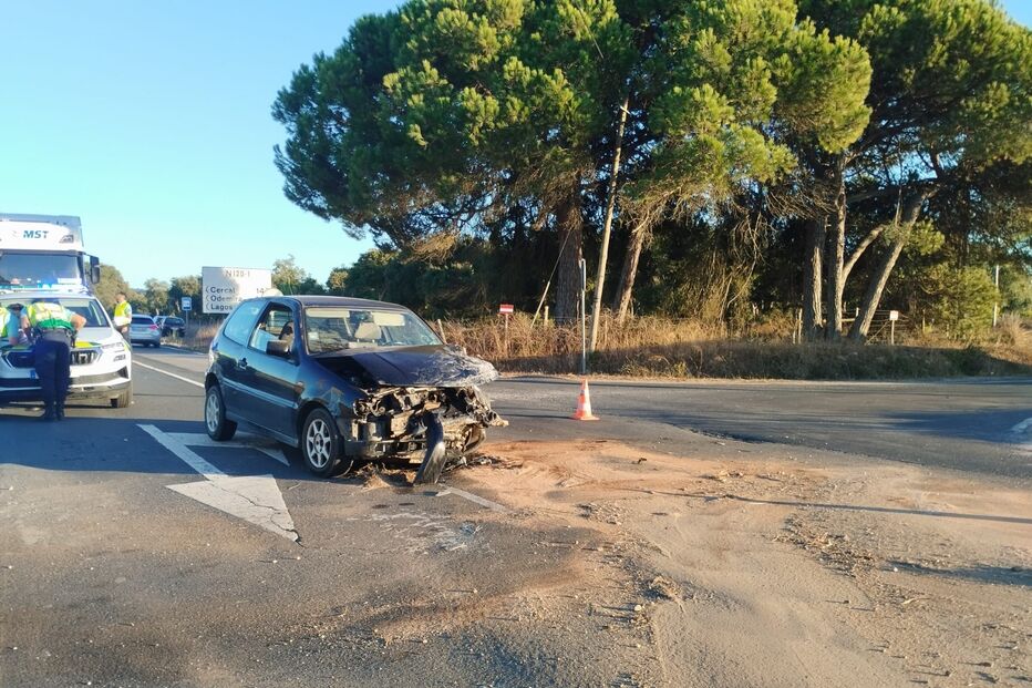 Colisão na EN 120-1, Sines, causa ferimentos ligeiros em três pessoas