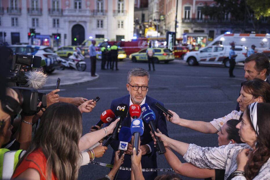 Moedas pede cautela sobre causas do acidente no Elevador da Glória, em Lisboa
