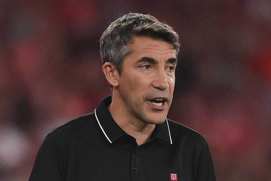 Bruno Lage orienta o Benfica contra o Santa Clara na Liga Portugal Betclic.
