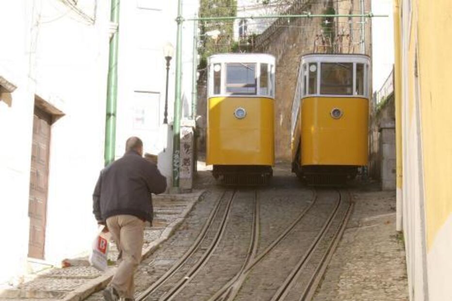 Carris ajusta carreira alternativa ao ascensor do Lavra após suspensão temporária