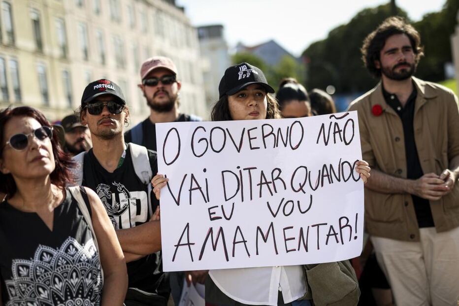 Protesto contra a reforma laboral em Lisboa destaca direitos das mães