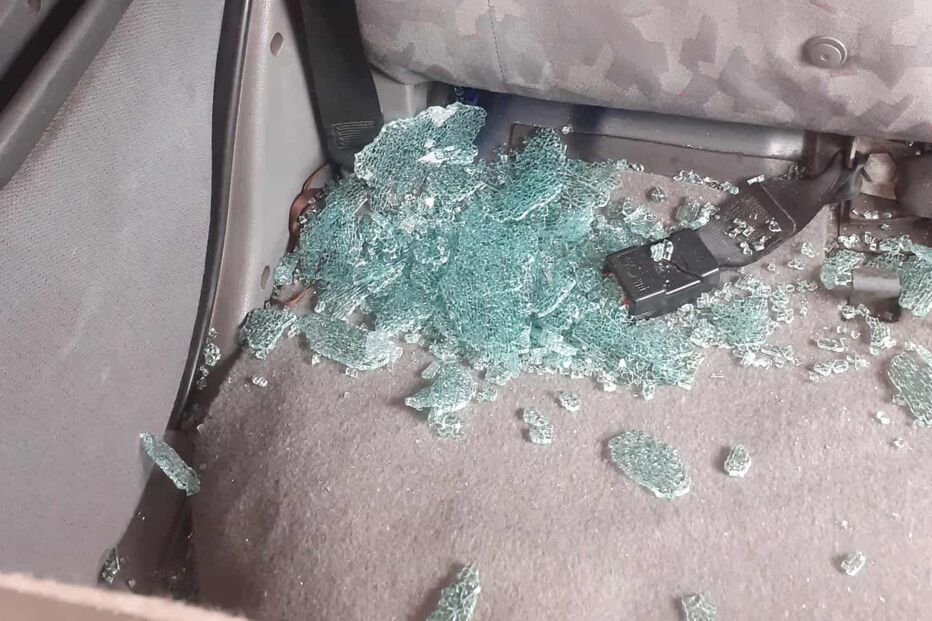 Confronto entre famílias em Rio Tinto causa danos materiais em veículo.
