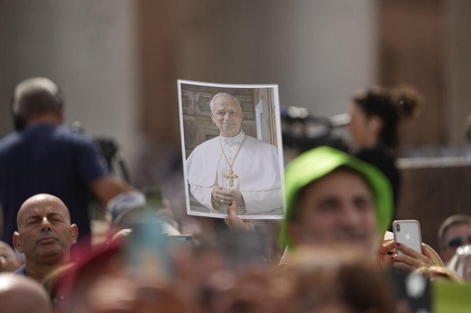 Fiéis emitem mensagens a Papa Leão XIV para celebrar o aniversário do líder da Igreja Católica