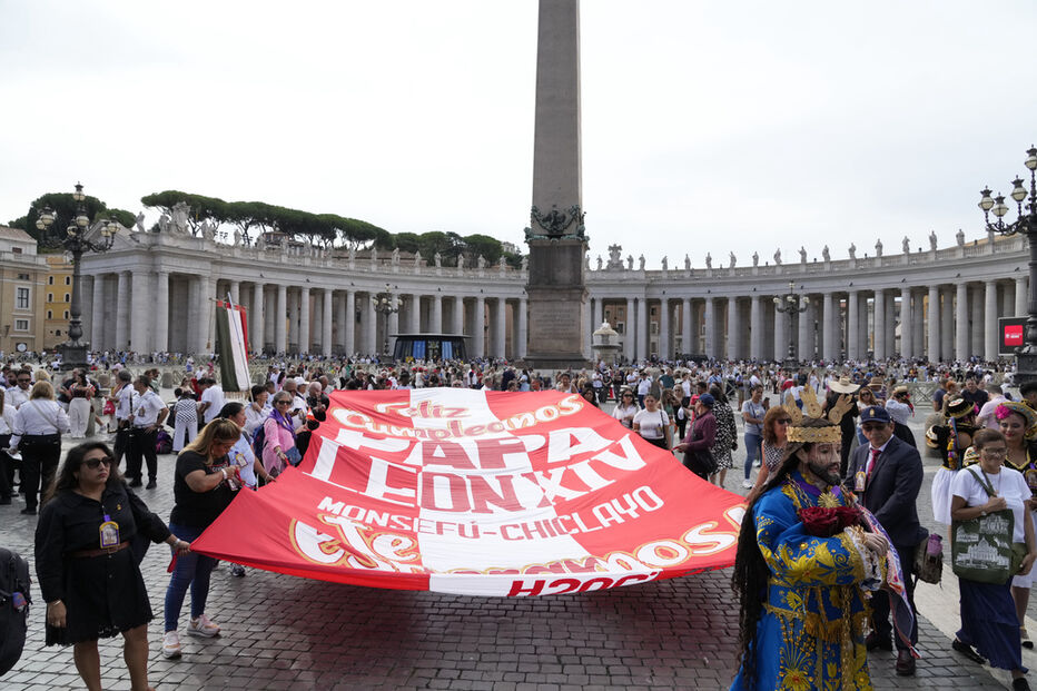 Fiéis emitem mensagens a Papa Leão XIV para celebrar o aniversário do líder da Igreja Católica