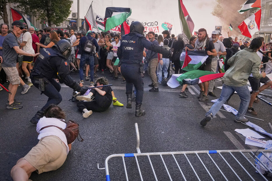 Confrontos em Madrid durante protesto pró-Palestina levam à intervenção da polícia