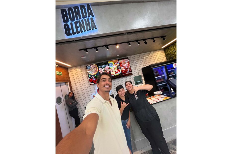 Participante do Shark Tank Brasil visita pizzaria 