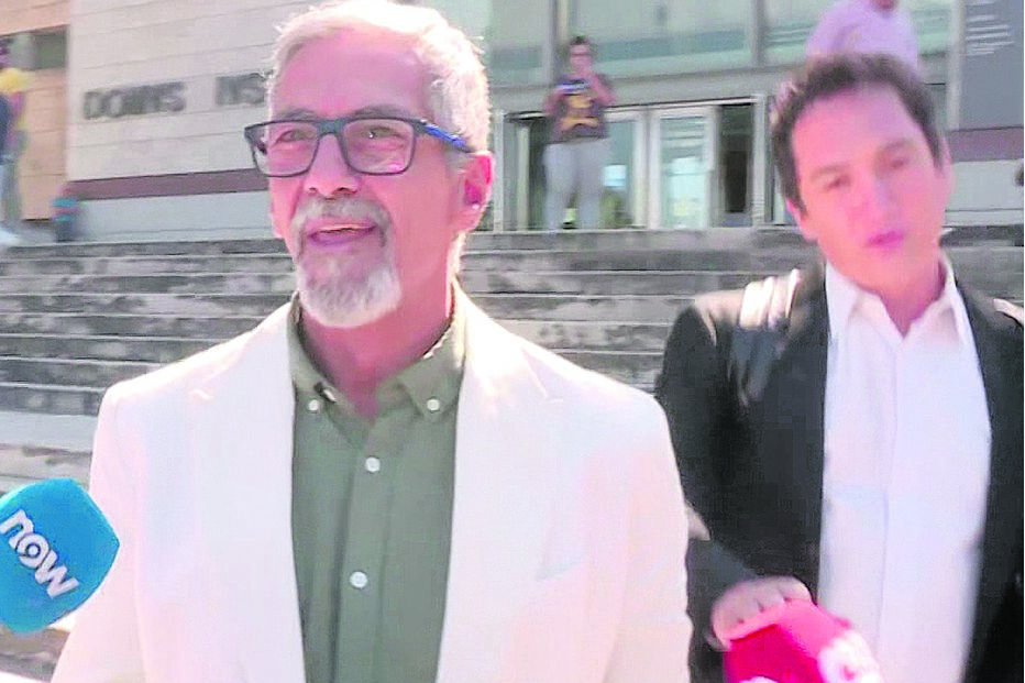 Nuno Homem de Sá e Alexandre Guerreiro à saída do tribunal  de Loures