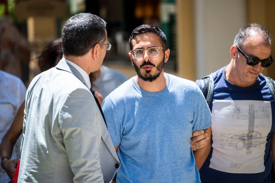 O 'Golpista do Tinder', Shimon Hayut, foi detido pela Interpol por burlar várias mulheres