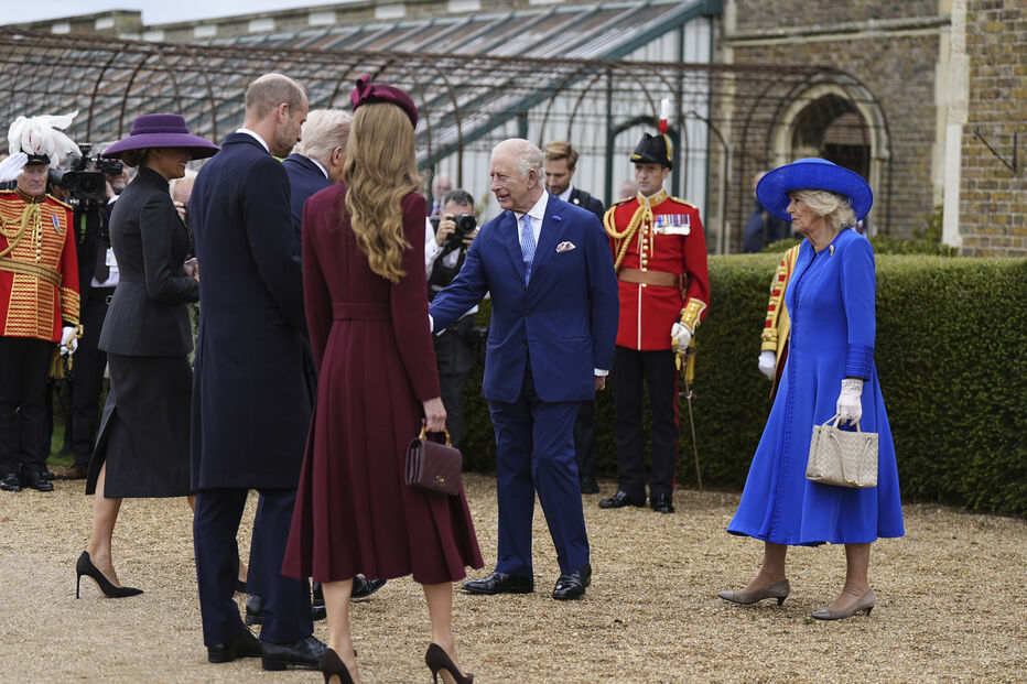 Donald Trump recebido por Carlos III à chegada ao Castelo de Windsor