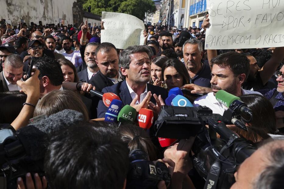 Manifestação de imigrantes acaba em contestação após Ventura aparecer