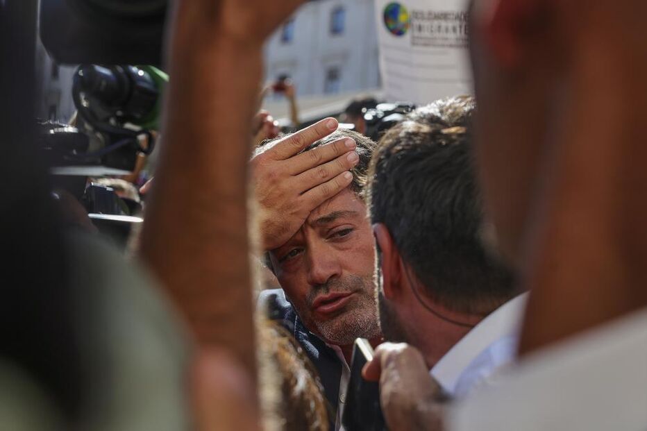 Manifestação de imigrantes acaba em contestação após Ventura aparecer