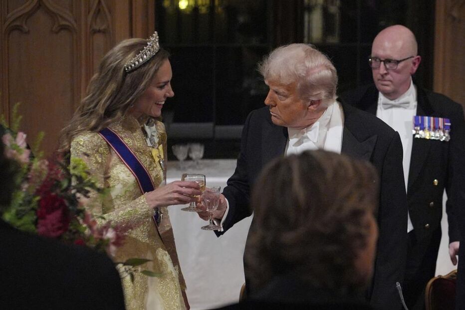 Donald Trump brinca com a princesa de Gales, Kate Middleton